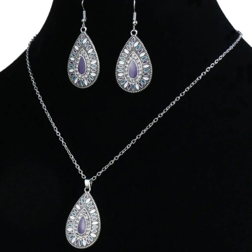 Necklace & earrings
